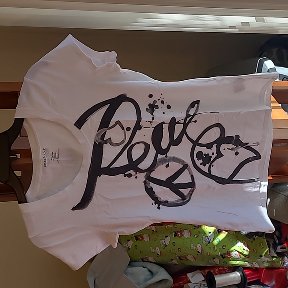 Women's Kenneth Cole T-shirt - Picture 3 of 9